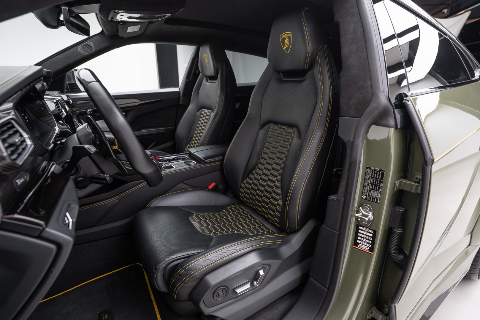 2021 LAMBORGHINI URUS BY MANSORY 